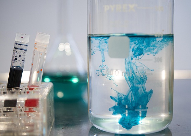 水性體系通用型高效消泡劑在造紙、紡織和水處理中的應(yīng)用探索，旨在提高生產(chǎn)效率和產(chǎn)品質(zhì)量。